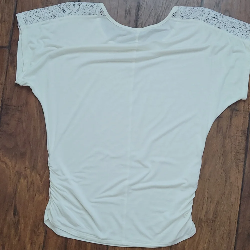 LACE DETAIL TOP - Picture 4 of 4